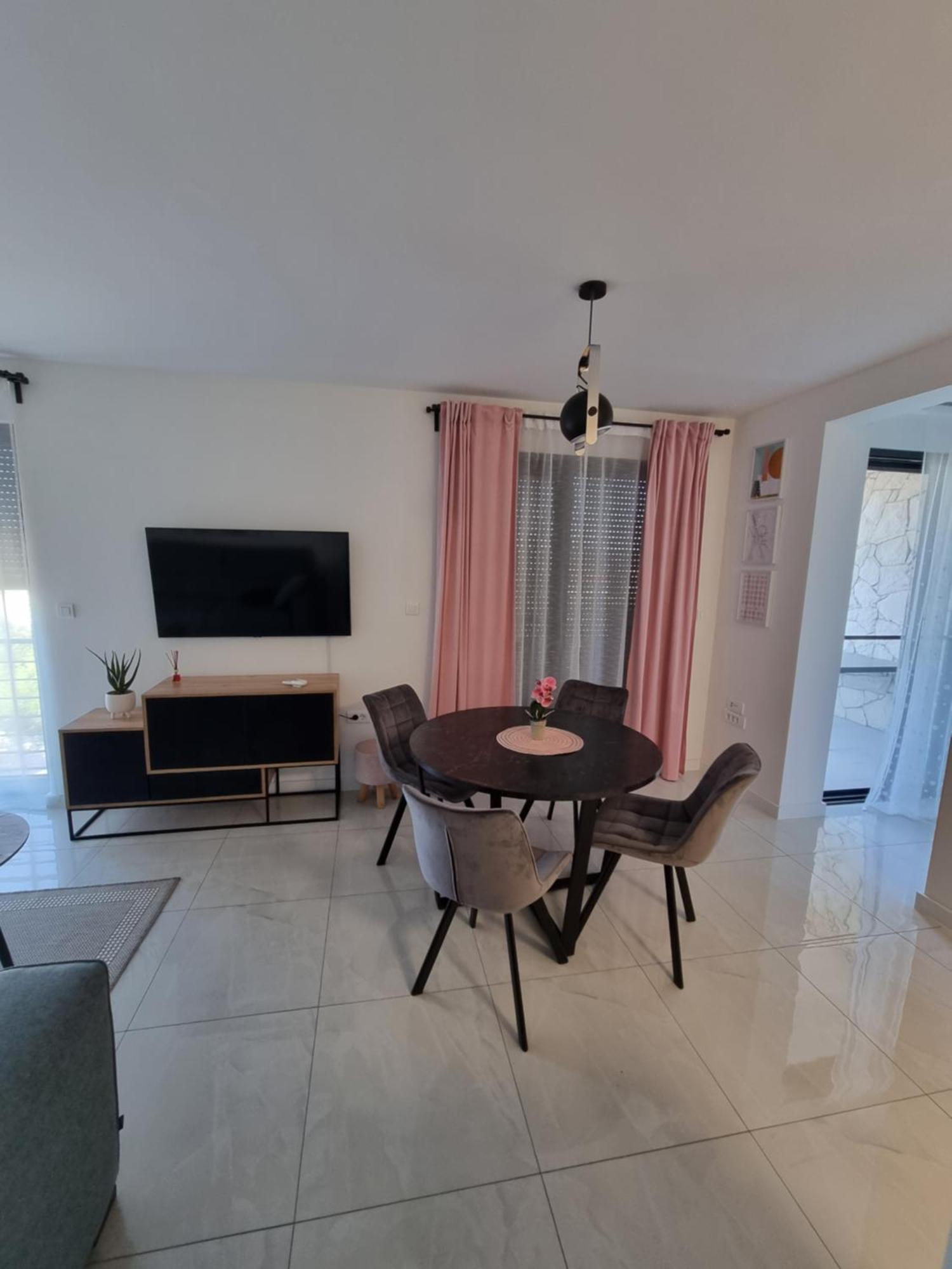 Bella Vista Apartment *
